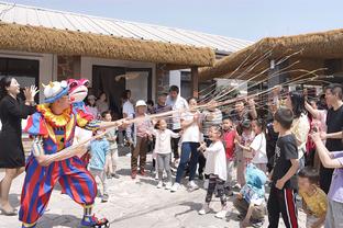 险酿大错！小卡特关键空篮不中 全场10中6拿到17分13板5助