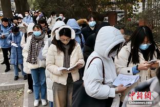 马卡：巴萨更衣室质疑莱万的首发位置，哈维表示球队无人拥有特权